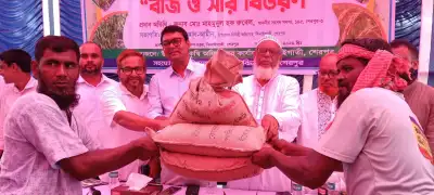 ঝিনাইগাতীতে কৃষকদের মাঝে উচ্চফলনশীল আমন, মরিচ বীজ ও সার বিতরণ